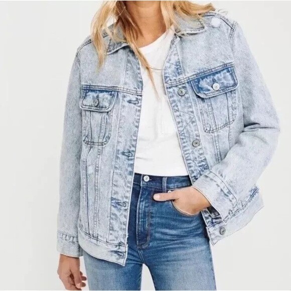 Abercrombie & Fitch Womens Oversized Denim Trucker Jacket Distressed Small EUC - Picture 1 of 15